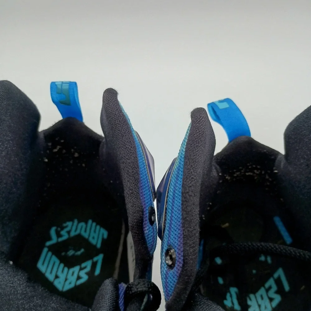 Nike LeBron James 13 XIII Blue Black Shoes‎ Boys Size 7Y Sneakers
